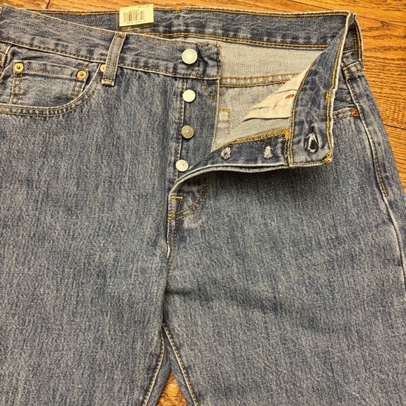 Levi's 501 Original Medium Stonewash
Jeans - Picture 8 of 15